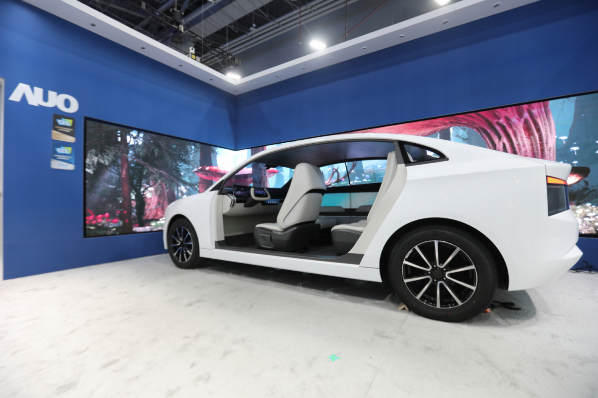 熊猫体育发表全新Smart Cockpit 2024，大秀显示应用成果、及释放Micro LED终极显示技术量能的全新智慧座舱，以营造突破性、沉浸式的视觉体验，重新定义智慧座舱，满足驾乘人员的全方位感受。