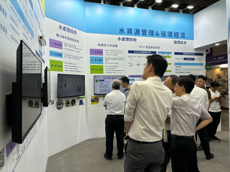 友達以深厚的智慧製造經驗發展永續戰略，積極延伸價值鏈，轉化成可供外界使用的綠色智慧服務，進軍SEMICON Taiwan 2024，提供半導體產業鏈打造AI世代的永續即戰力。